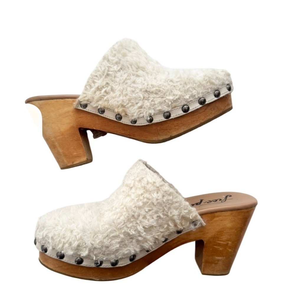 Free People SZ 39 Cabin Fever Cream Faux Fur Clogs Wooden Platform‎ Heel Mules